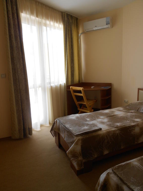 Family Hotel Amore Byala  Room photo